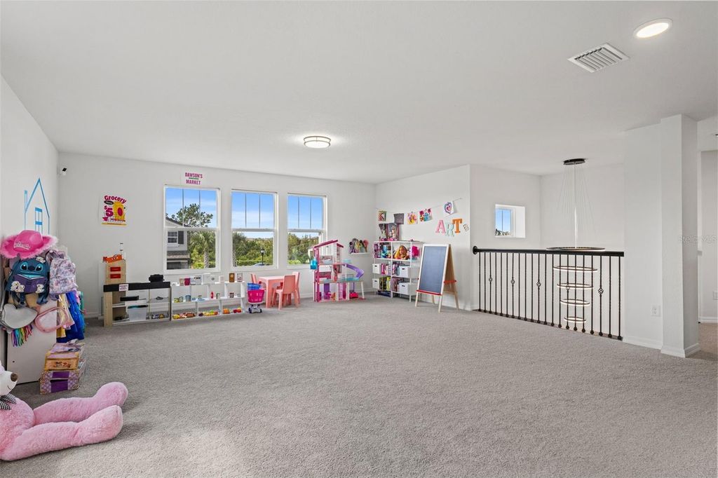 Image 27 of property listing at 5945 NEWBERRY PINES AVENUE, Wesley Chapel, FL 33545