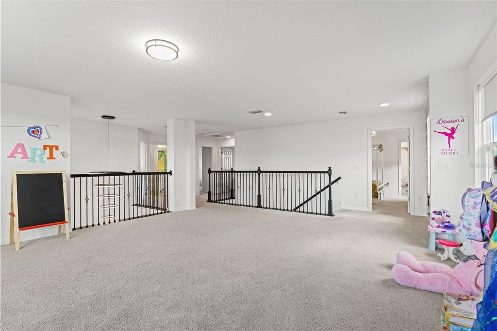 Image 28 of property listing at 5945 NEWBERRY PINES AVENUE, Wesley Chapel, FL 33545