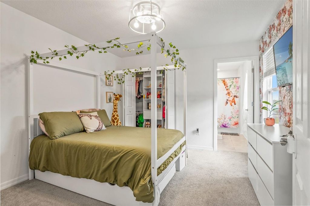 Image 30 of property listing at 5945 NEWBERRY PINES AVENUE, Wesley Chapel, FL 33545