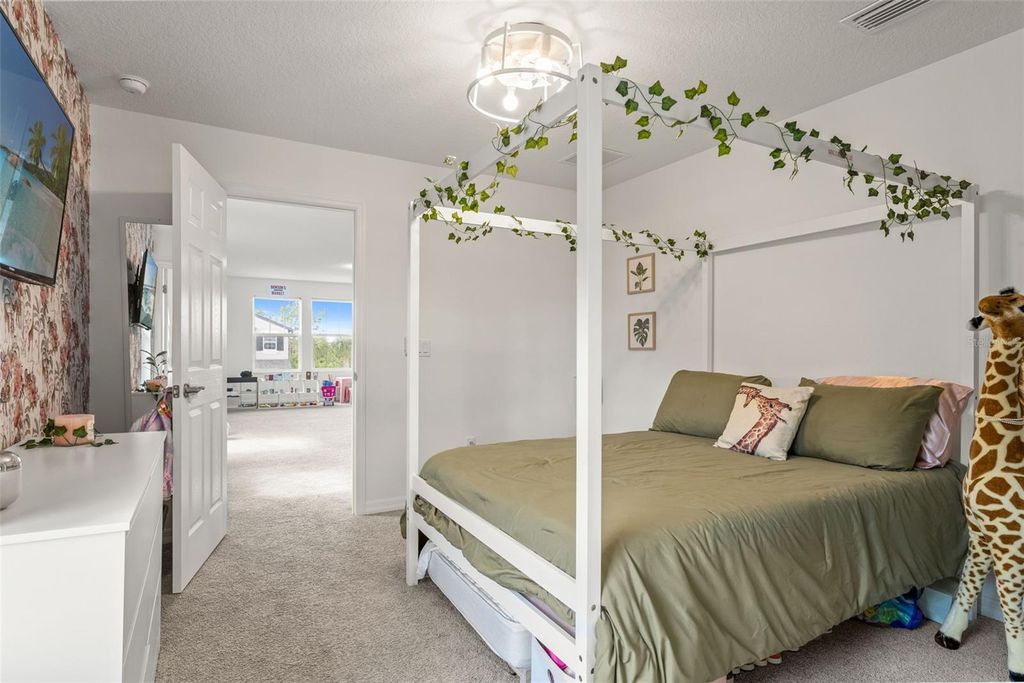 Image 32 of property listing at 5945 NEWBERRY PINES AVENUE, Wesley Chapel, FL 33545