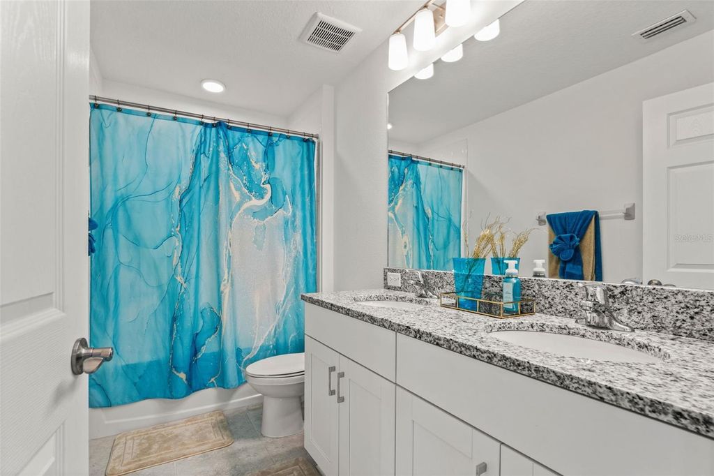 Image 34 of property listing at 5945 NEWBERRY PINES AVENUE, Wesley Chapel, FL 33545