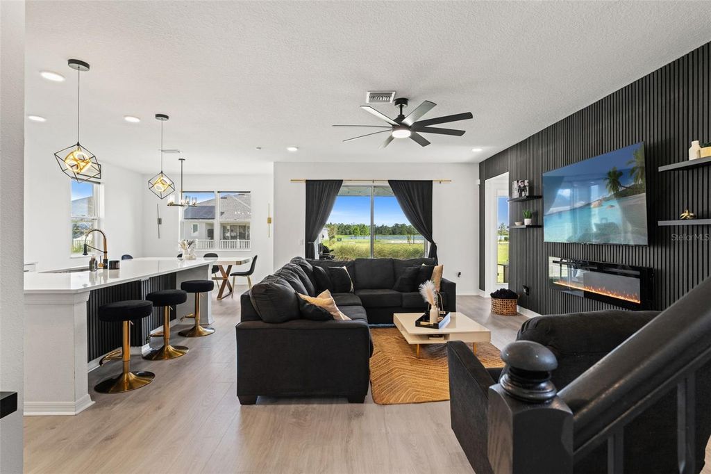 Image 5 of property listing at 5945 NEWBERRY PINES AVENUE, Wesley Chapel, FL 33545