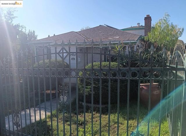 5467 Crittenden St, Oakland, CA 94601