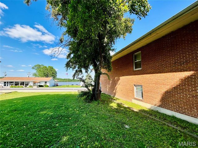 207 S Main Street, Louisiana, MO 63353