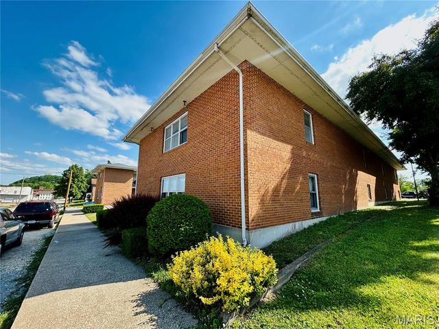 207 S Main Street, Louisiana, MO 63353