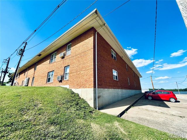 207 S Main Street, Louisiana, MO 63353