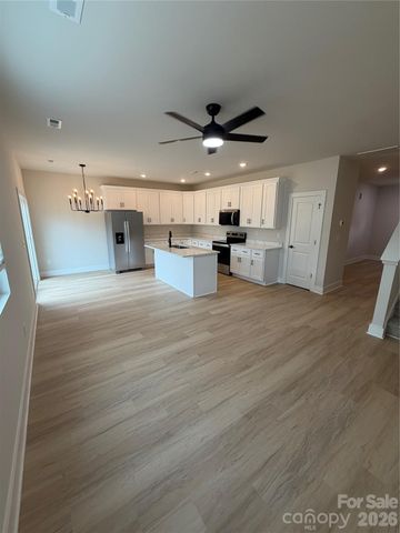 1155 Summerhill Street SW, Lenoir, NC 28645