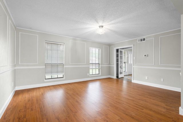 1917 E Collins Boulevard, Richardson, TX 75081