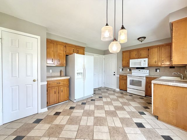 3411 Polly Dr, Clarksville, TN 37042