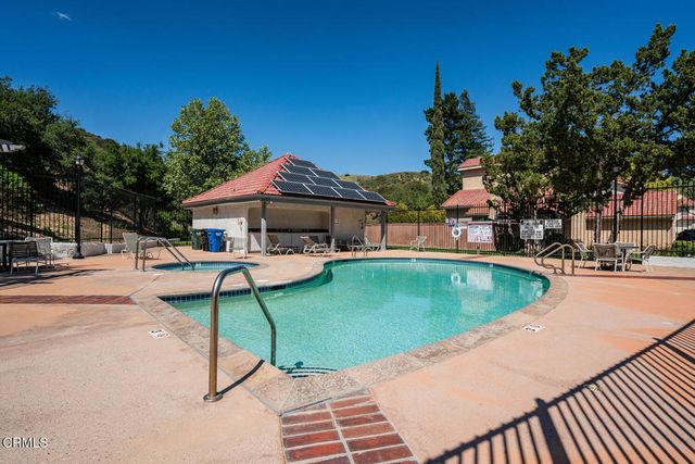 6909 Pala Mesa Drive, Oak Park, CA 91377