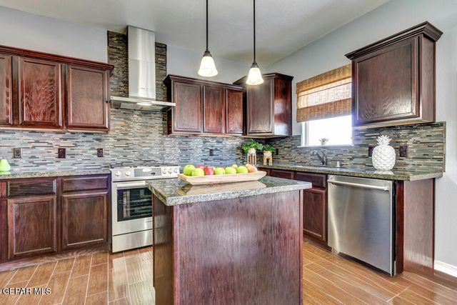 545 Lanner Drive, El Paso, TX 79928