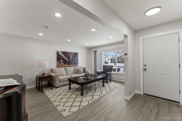 21799 Potomac Street, Southfield, MI 48076