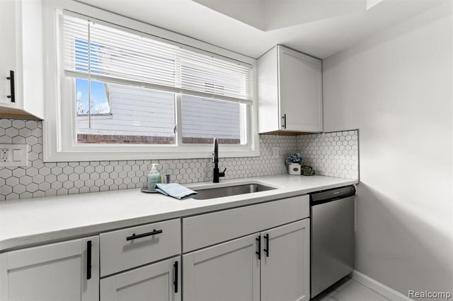 21799 Potomac Street, Southfield, MI 48076