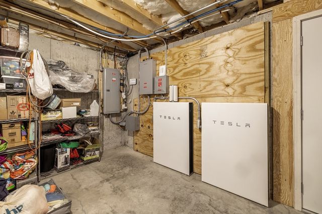 243 Cottrell Rd, Tiverton, RI 02878