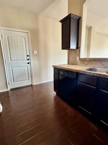 3000 Whisper Oaks LN A, Georgetown, TX 78628