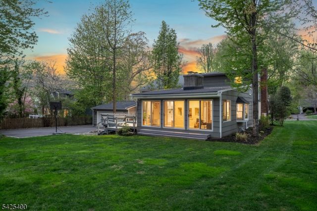 28 Spring Ridge Dr, Berkeley Heights Twp., NJ 07922