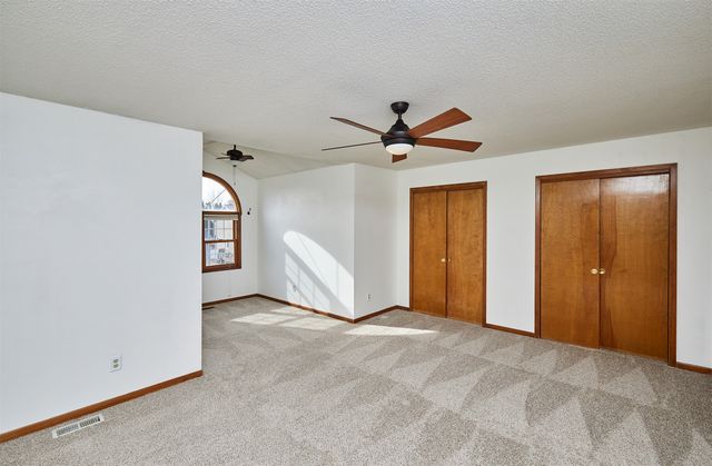 4815 Meadow Valley Drive, West Des Moines, IA 50265