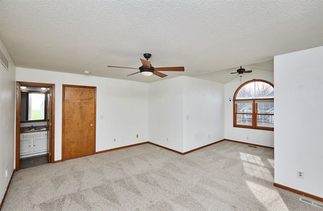 4815 Meadow Valley Drive, West Des Moines, IA 50265