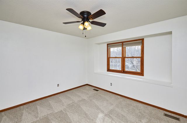 4815 Meadow Valley Drive, West Des Moines, IA 50265