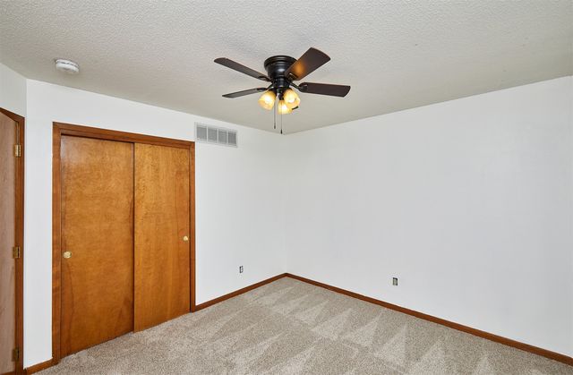 4815 Meadow Valley Drive, West Des Moines, IA 50265