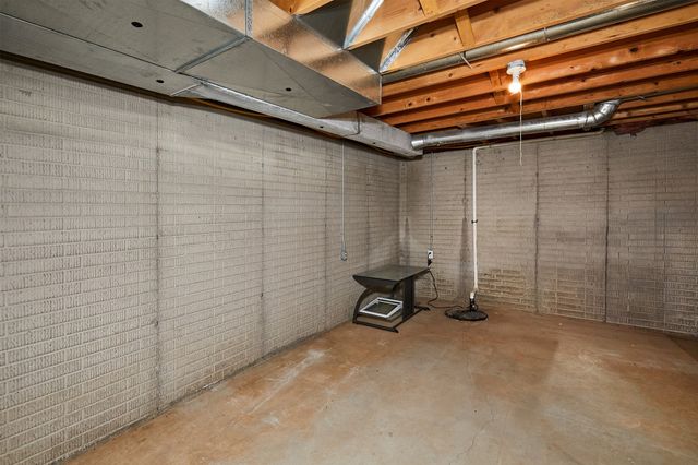 4815 Meadow Valley Drive, West Des Moines, IA 50265