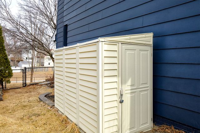 4815 Meadow Valley Drive, West Des Moines, IA 50265