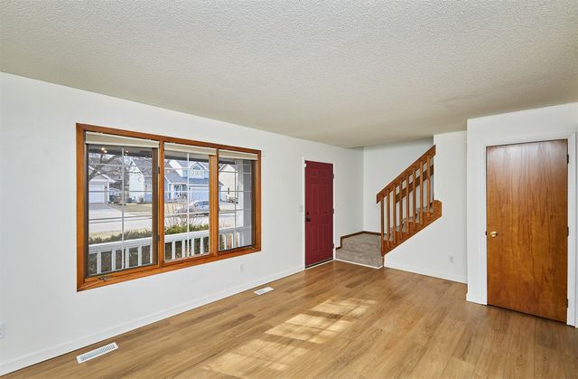 4815 Meadow Valley Drive, West Des Moines, IA 50265