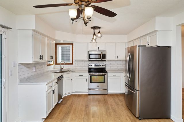 4815 Meadow Valley Drive, West Des Moines, IA 50265