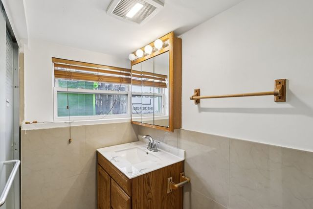 9523 Sayre Avenue, Morton Grove, IL 60053