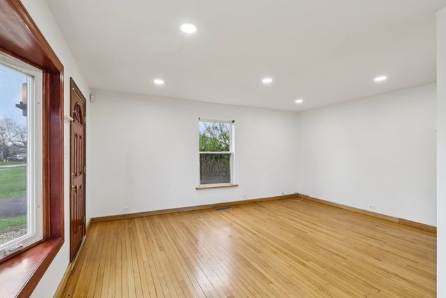 9523 Sayre Avenue, Morton Grove, IL 60053