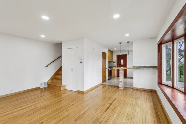 9523 Sayre Avenue, Morton Grove, IL 60053