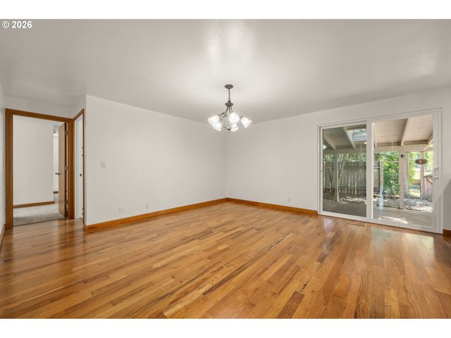 3631 Kevington Ave, Eugene, OR 97405