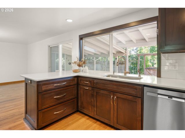 3631 Kevington Ave, Eugene, OR 97405