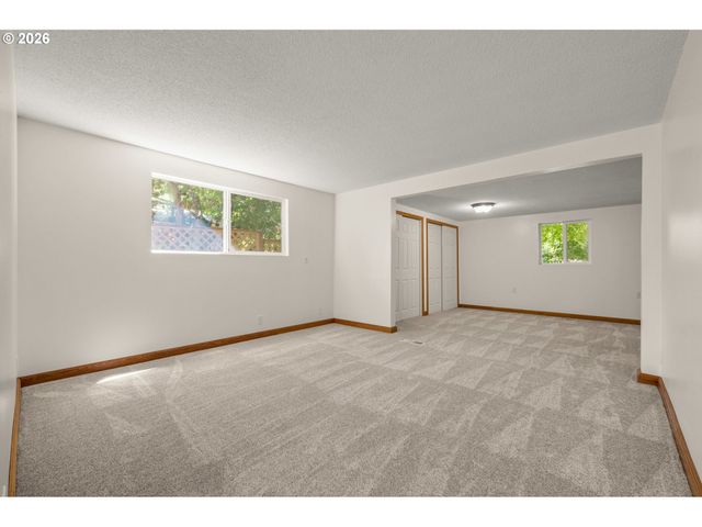 3631 Kevington Ave, Eugene, OR 97405