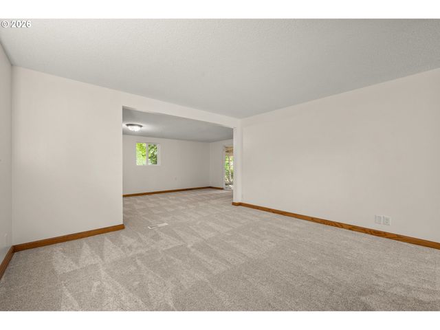 3631 Kevington Ave, Eugene, OR 97405