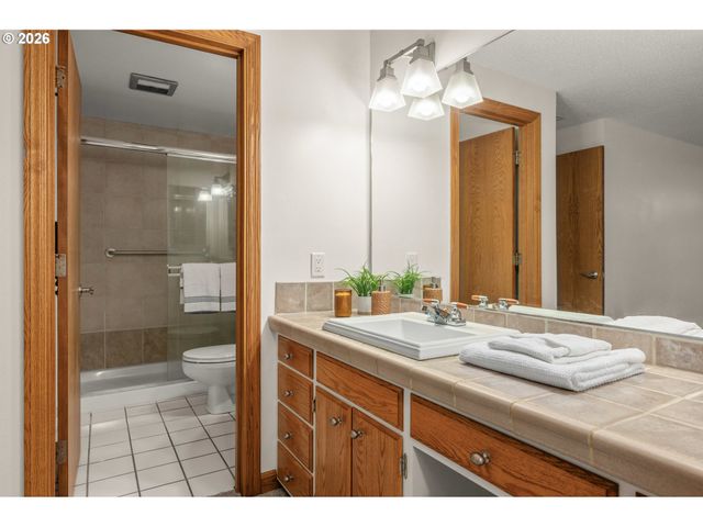 3631 Kevington Ave, Eugene, OR 97405