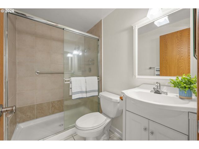 3631 Kevington Ave, Eugene, OR 97405