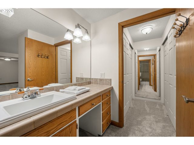 3631 Kevington Ave, Eugene, OR 97405