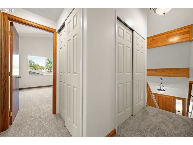3631 Kevington Ave, Eugene, OR 97405