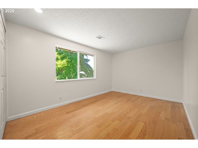3631 Kevington Ave, Eugene, OR 97405