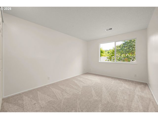 3631 Kevington Ave, Eugene, OR 97405