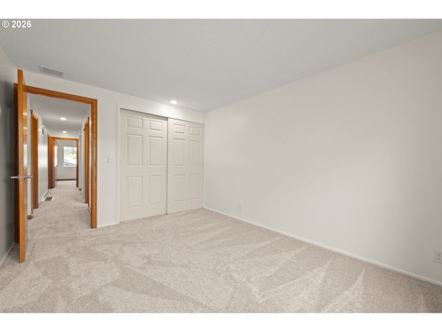 3631 Kevington Ave, Eugene, OR 97405