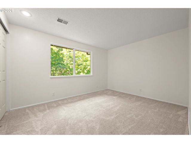 3631 Kevington Ave, Eugene, OR 97405