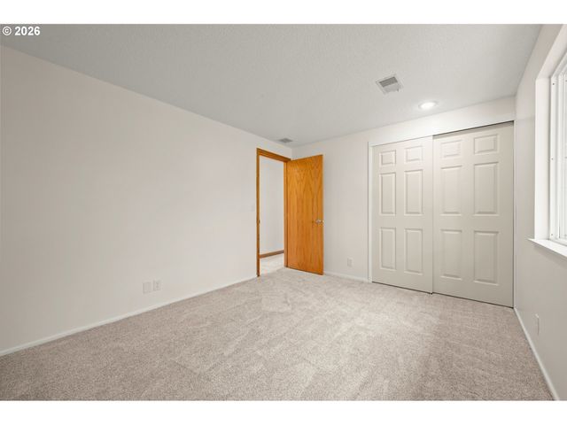 3631 Kevington Ave, Eugene, OR 97405