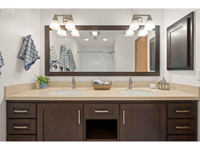 3631 Kevington Ave, Eugene, OR 97405
