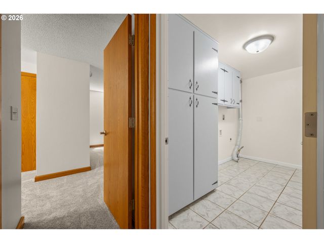 3631 Kevington Ave, Eugene, OR 97405