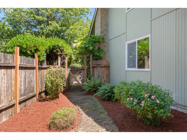 3631 Kevington Ave, Eugene, OR 97405