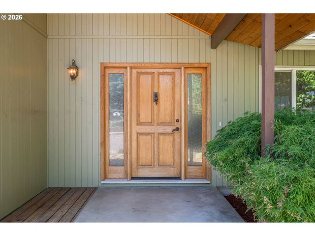 3631 Kevington Ave, Eugene, OR 97405