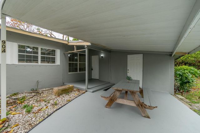 904 SE 16th Street, Stuart, FL 34994