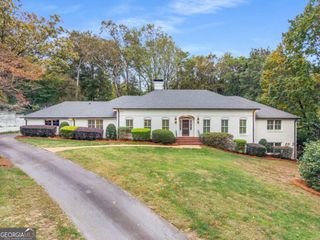 720 Fair Oaks Manor, Sandy Springs, GA 30327